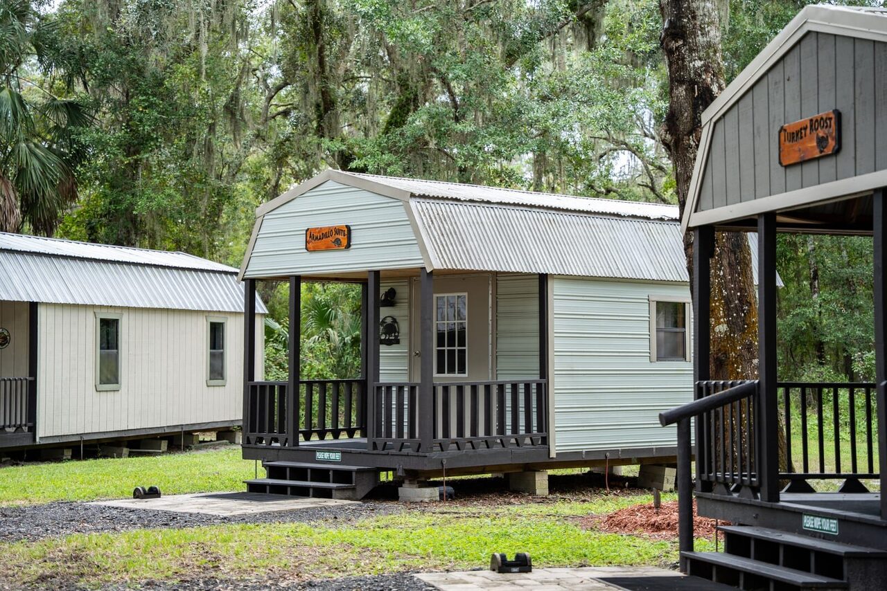 The Armadillo Suite and Turkey Roost cabins at Brawler Creek Ranch
